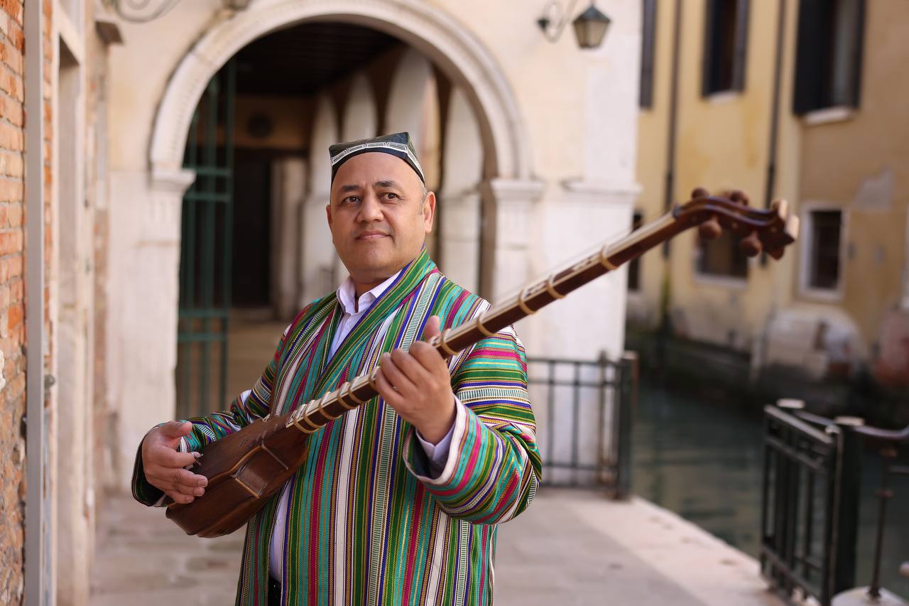 В Венеции зазвучала песня узбекского поэта