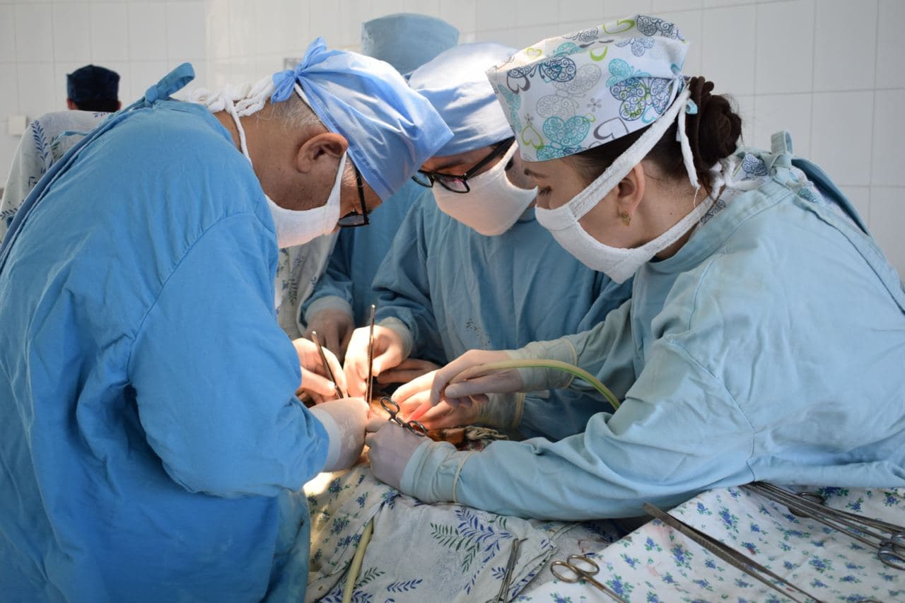 В Узбекистане стали проводить сложные хирургические операции