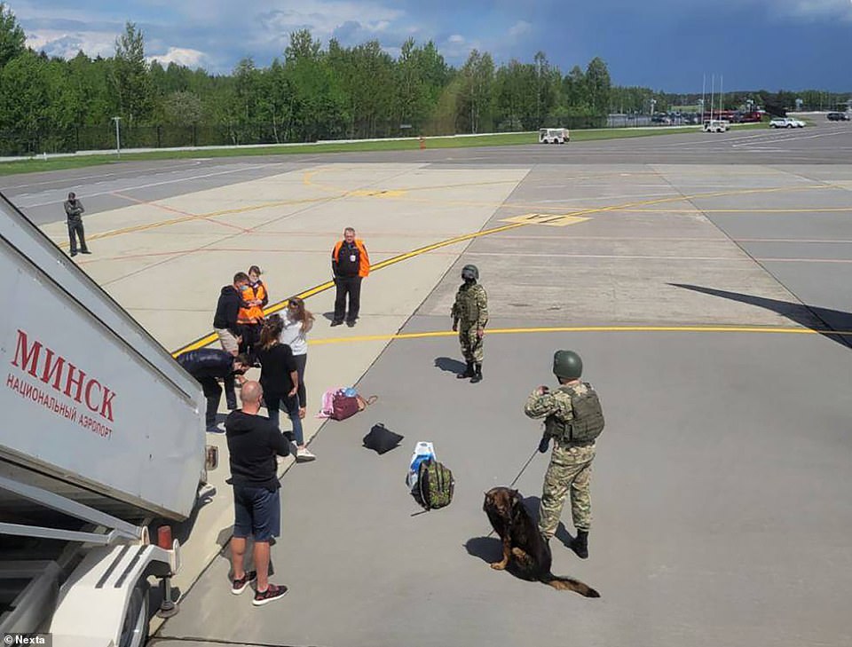 Белорусские диспетчеры сообщили пилотам Ryanair о минировании самолета на 27 минут раньше, чем получили сообщение о бомбе – СМИ