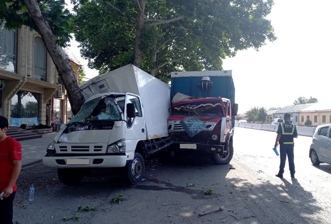 В Самаркандской области водитель «КамАЗа» уснул за рулем и протаранил грузовик Isuzu