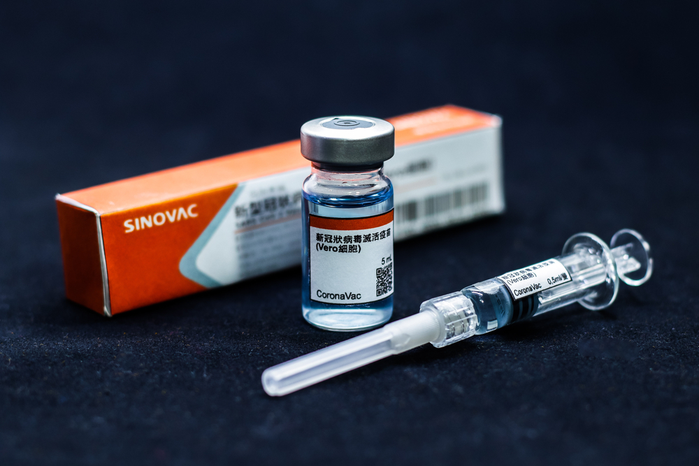 ВОЗ одобрила для экстренного применения еще одну китайскую вакцину от коронавируса