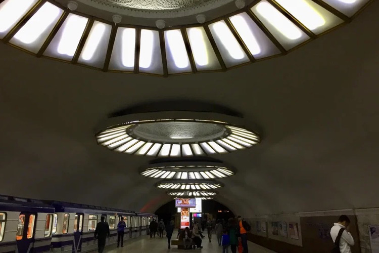 АО «Узбекистон темир йуллари» прокомментировали отъезжающий в обратном направлении поезд в метро на станции «Буюк ипак йўли» - видео