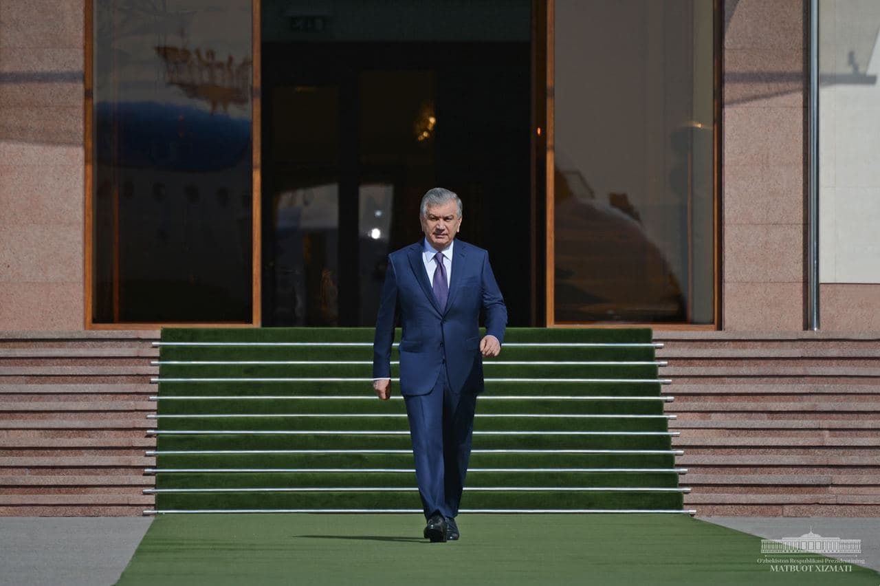Глава государства отбыл в Таджикистан