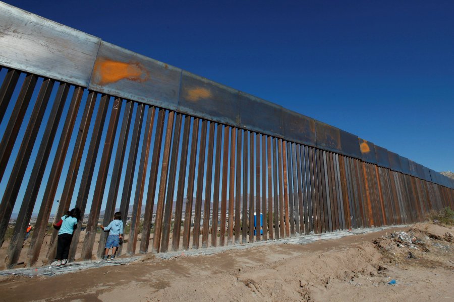 В США начали сбор денег для строительства стены с Мексикой