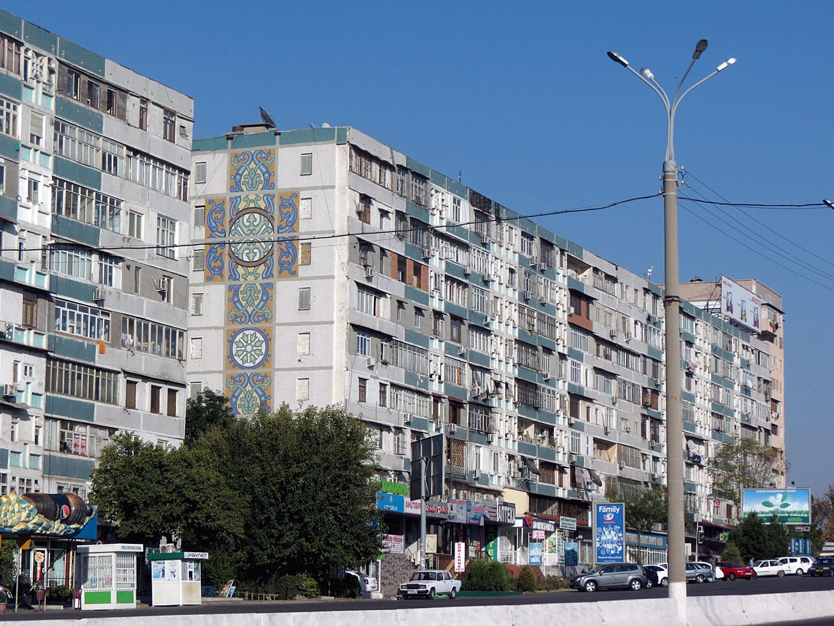 В Ташкенте женщина упала с девятого этажа и скончалась 