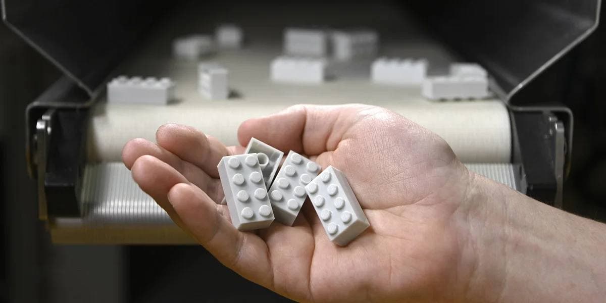 LEGO представила свои первые детали из переработанного пластика - фото