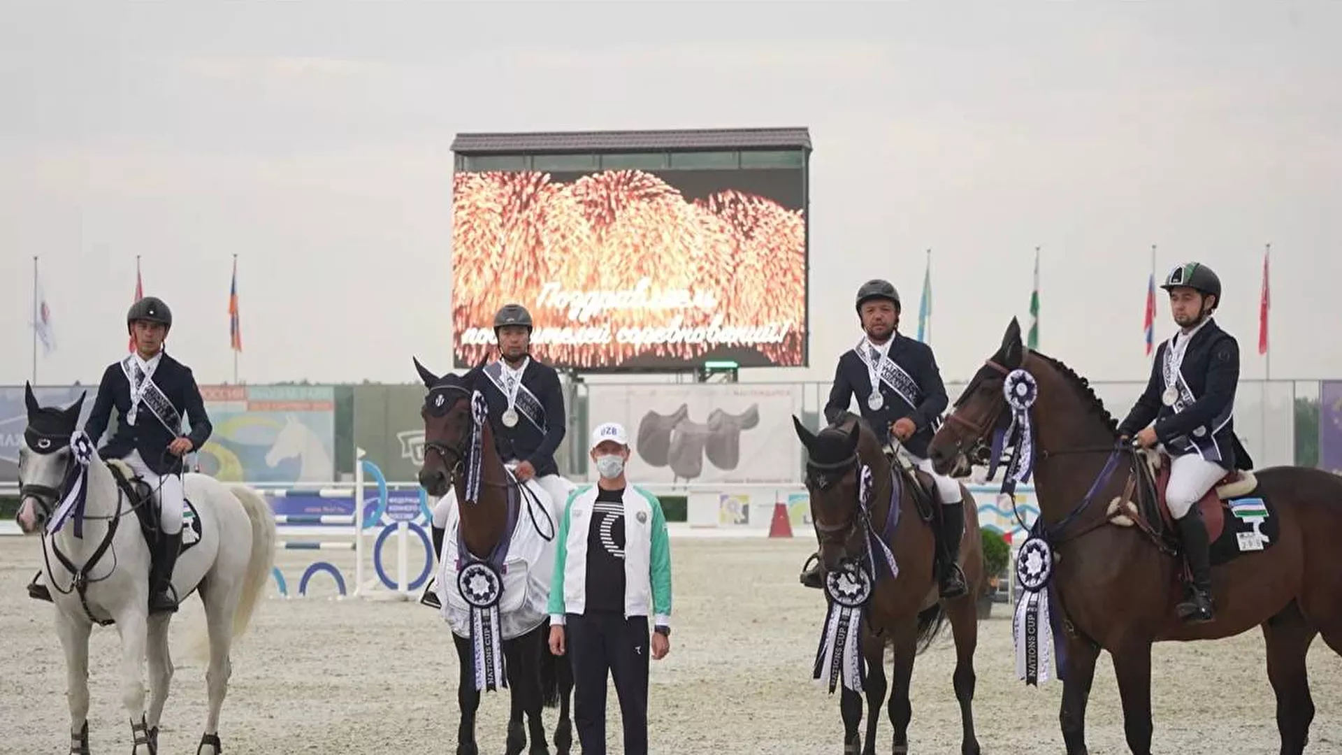 Сборная Узбекистана по конному спорту завоевала серебро на Кубке мира