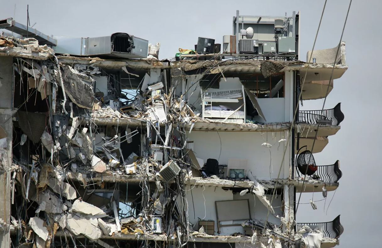 Завершилась поисковая операция на месте обрушения дома в Майами: число погибших составляет 46 человек