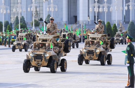 Туркменистан перебрасывает технику и войска к границе с Афганистаном