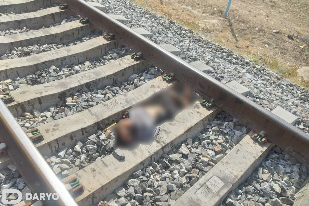 В Кашкадарьинской области женщина бросилась под поезд вместе с двумя детьми