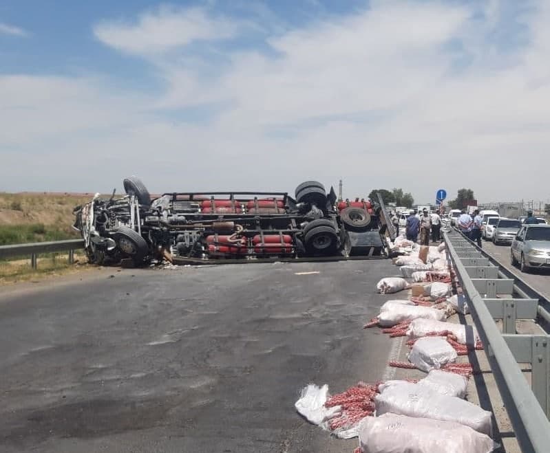 В Сырдарьинской области случилась трио-авария: «Нексия», «Дамас» и грузовик