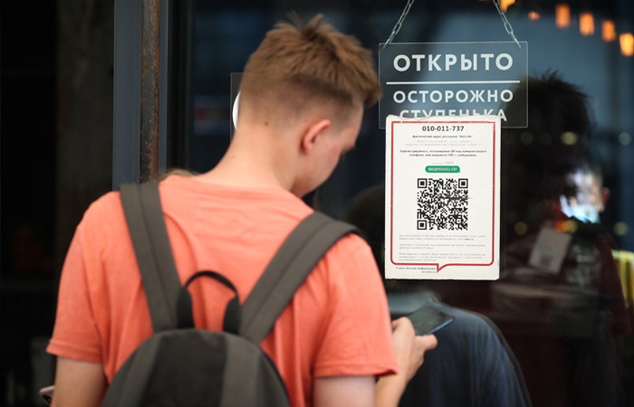 Из-за успешного хода вакцинации в кафе и ресторанах Москвы отменили систему QR-кодов