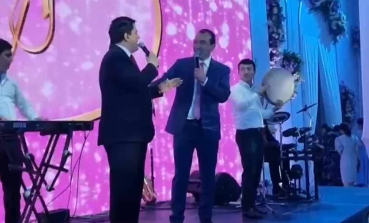 Министр культуры Озодбек Назарбеков выступил на свадьбе с песней Yor-Yor - видео   