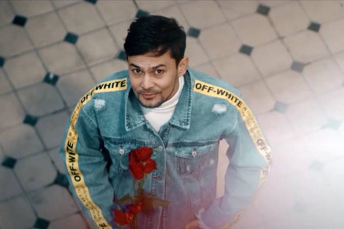 Вышедший на свободу певец Джасур Умиров, начал выступать на свадьбах - видео