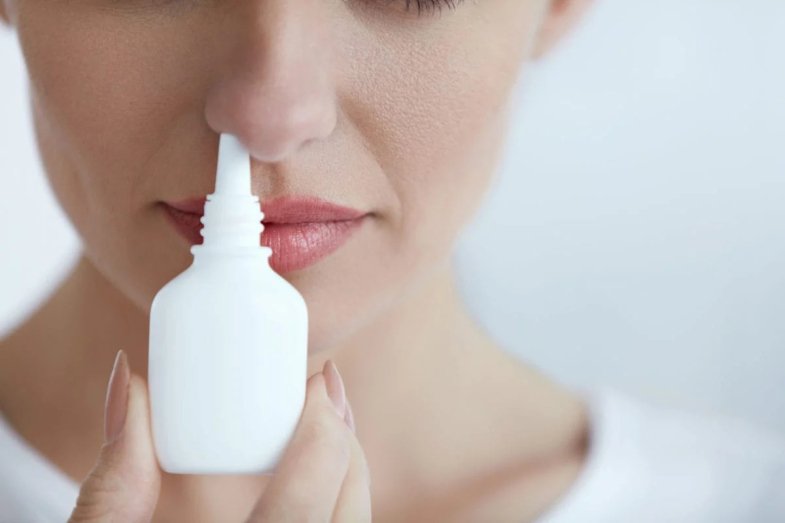 Ученые создали спрей для носа от всех основных штаммов COVID-19