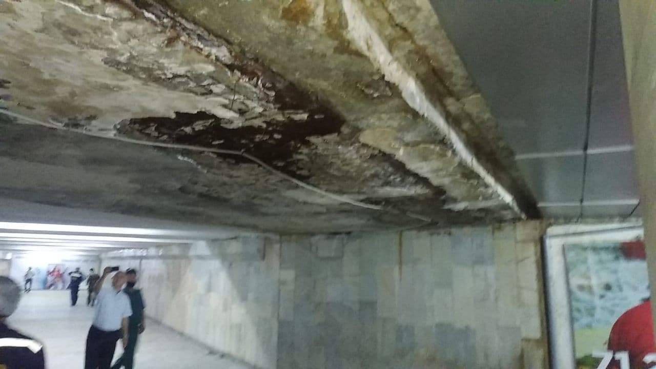 В одном из подземных переходов столицы обрушился потолок