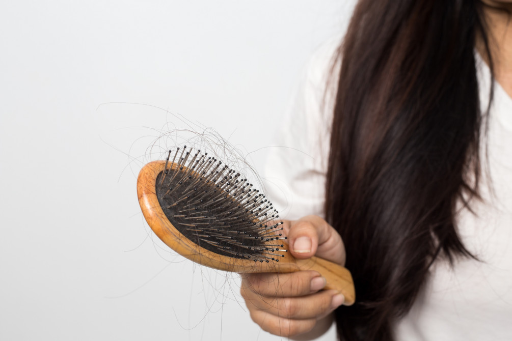 Медик рассказала, как восстановить волосы после коронавируса