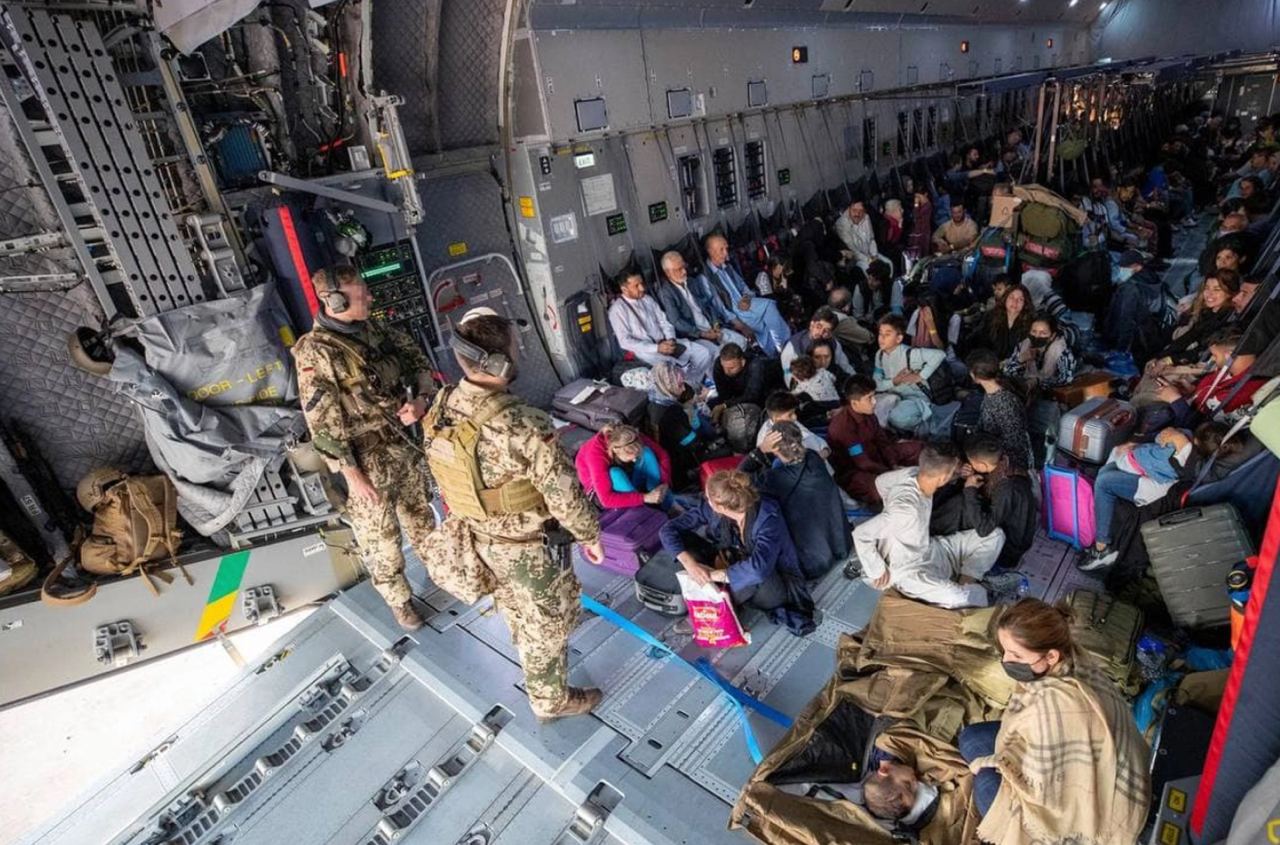 В Ташкент из Кабула эвакуировали граждан Европейского Союза и Афганистана
