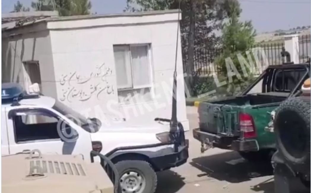 Пробка из брошенных на афганско-узбекской границе автомоблей ликвидирована 