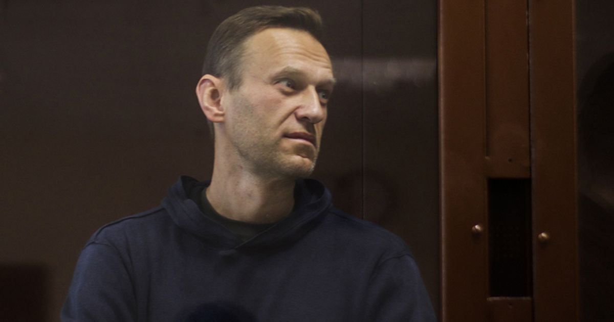 Макрон призвал Путина освободить Навального 