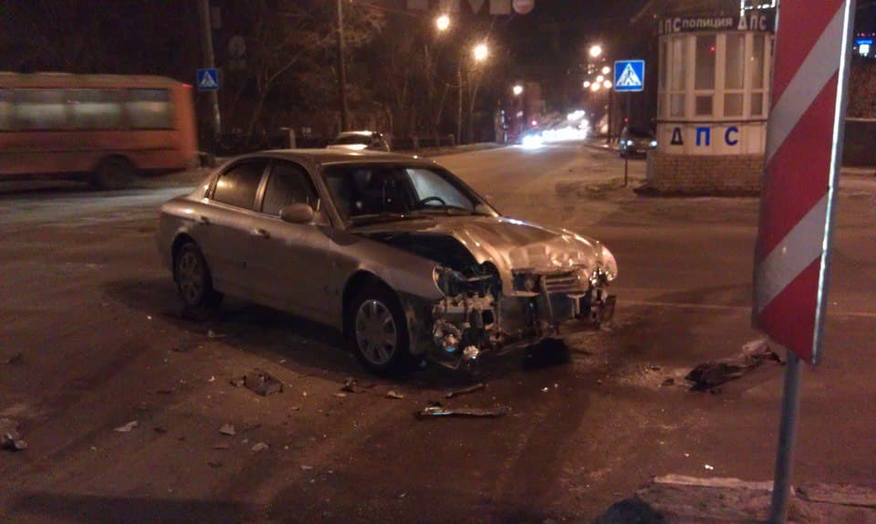 Угнал и разбил: в Петербурге узбекистанец серьезно пострадал в ДТП на похищенной машине