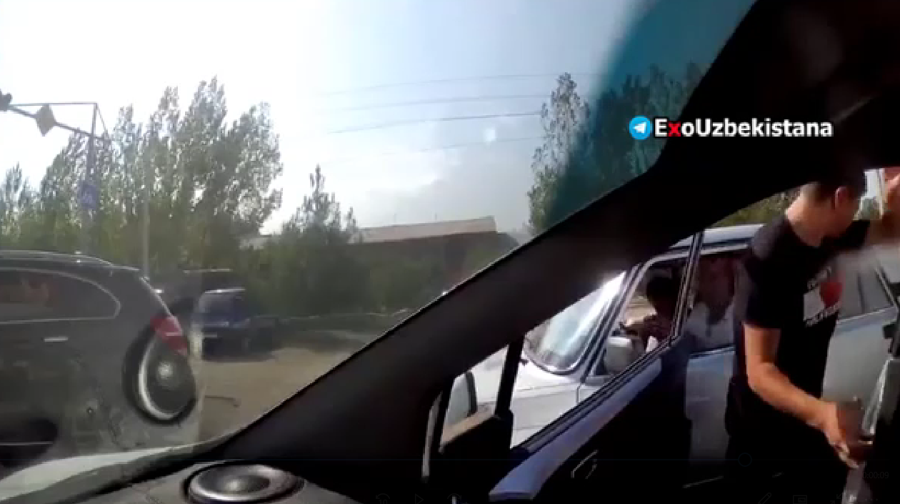 Суперзащита: в Наманганской области в «наглого» водителя «Каптивы» брызнули перцовым баллончиком - видео