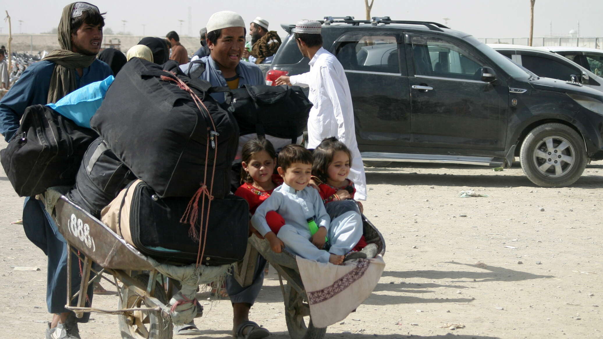 Бежавшие от талибов афганцы покинули Узбекистан
