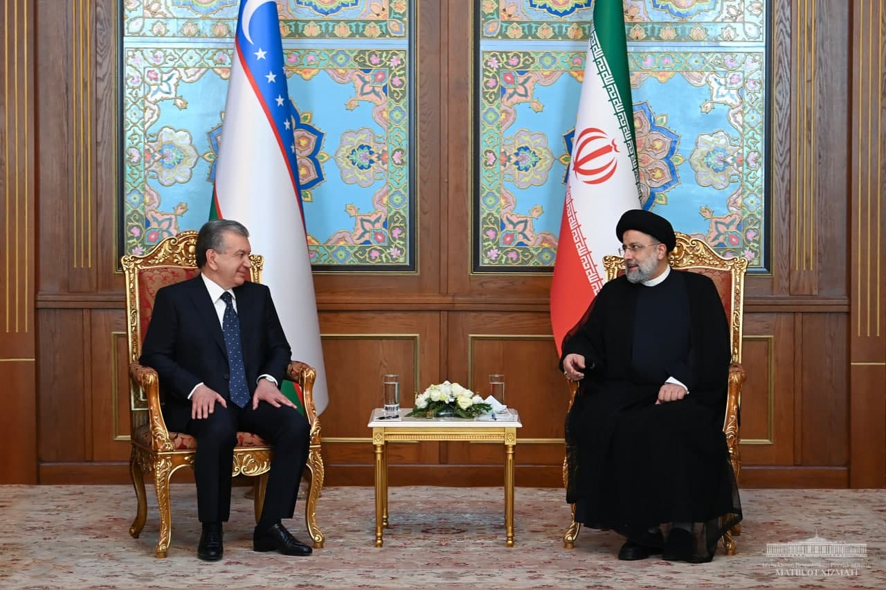 Шавкат Мирзиёев встретился с президентом Ирана в Душанбе