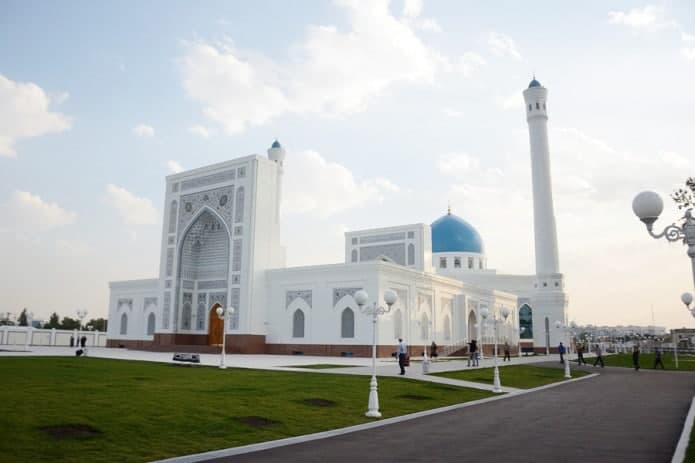 В Узбекистане отменили ограничение на совершение пятничной молитвы только в открытых помещениях