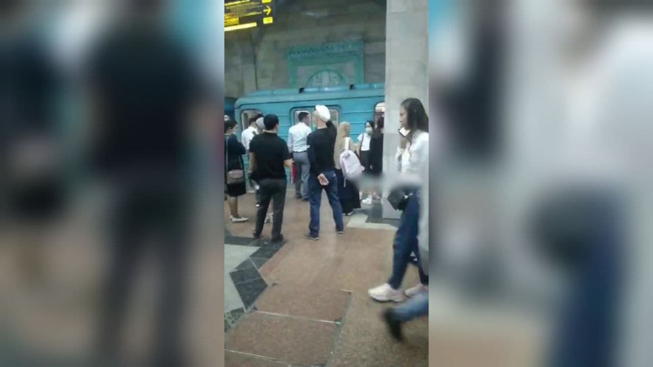 Очередные неполадки в столичном метрополитене: пассажиров высадили из-за технической неисправности поезда
