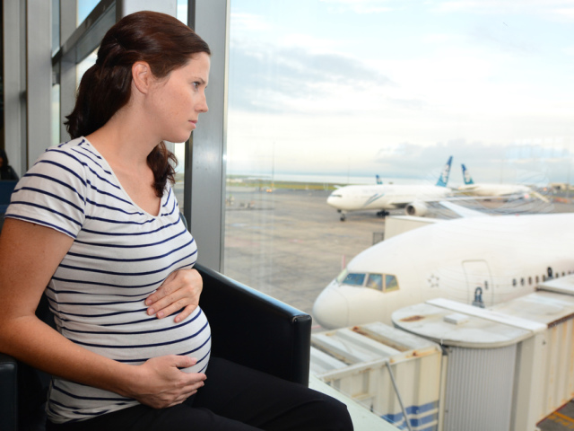 Акушер-гинеколог рассказала, при каких условиях беременные женщины могут летать на самолетах