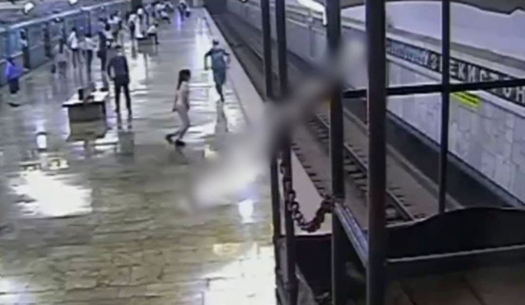 Девушка пыталась покончить с собой в Ташкентском метрополитене - видео