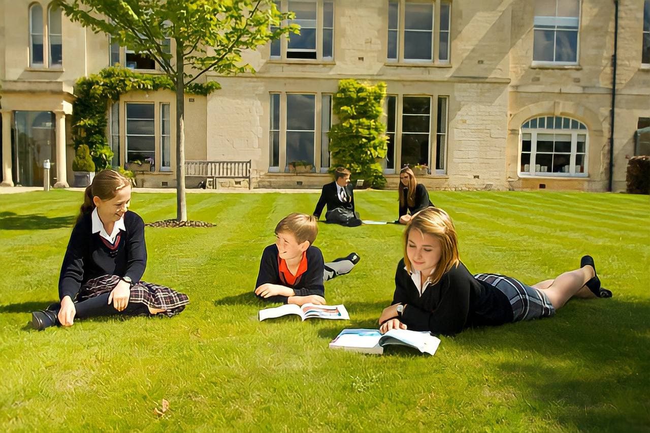 British pupils. Школа в Англии Boarding School. Частные школы в Великобритании. Среднее образование в Великобритании. Начальное образование в Великобритании.