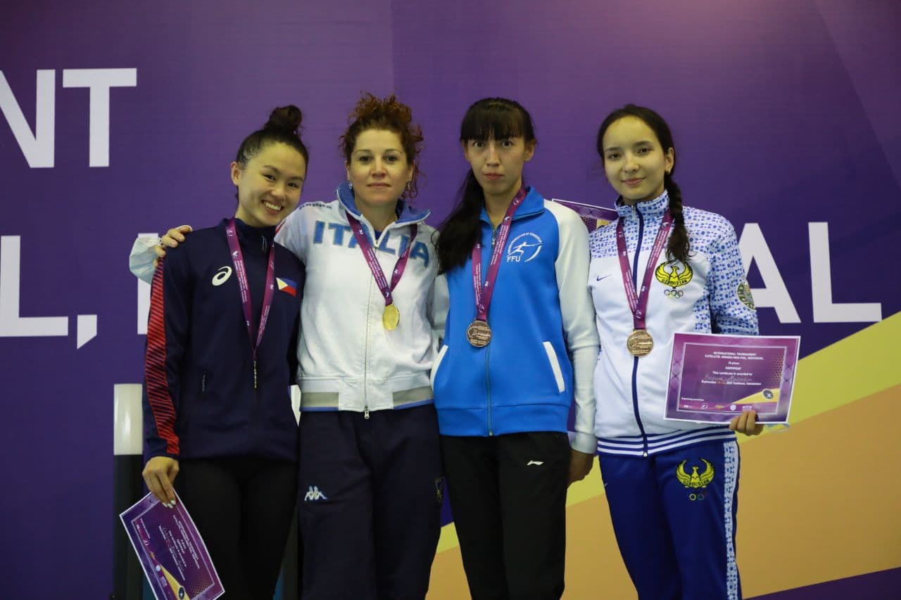 Фехтовальщики Узбекистана завоевали 4 медали на международном соревновании
