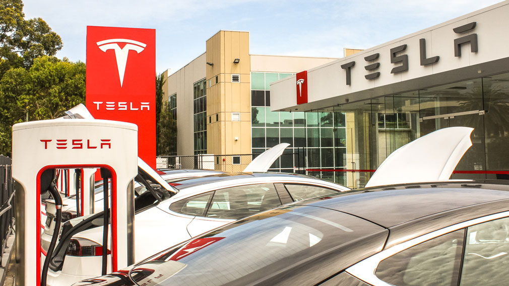 Tesla вновь установила рекорд по продажам электромобилей