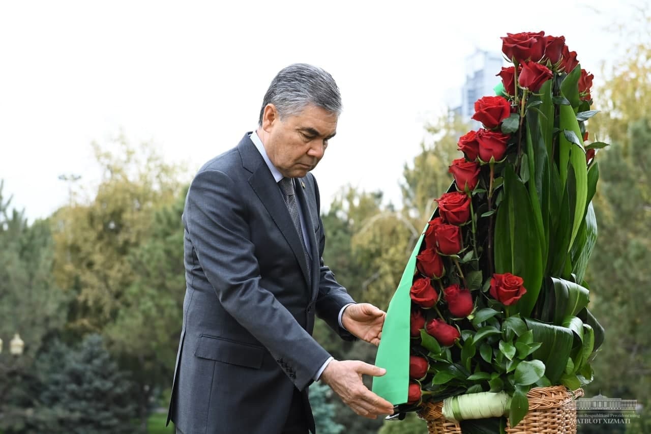 Президент Туркменистана почтил память Ислама Каримова и завершил официальный визит в Узбекистане
