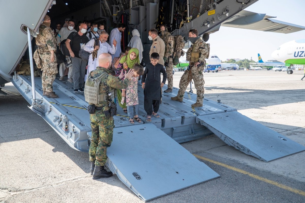 Соединенные Штаты возобновили эвакуацию афганцев