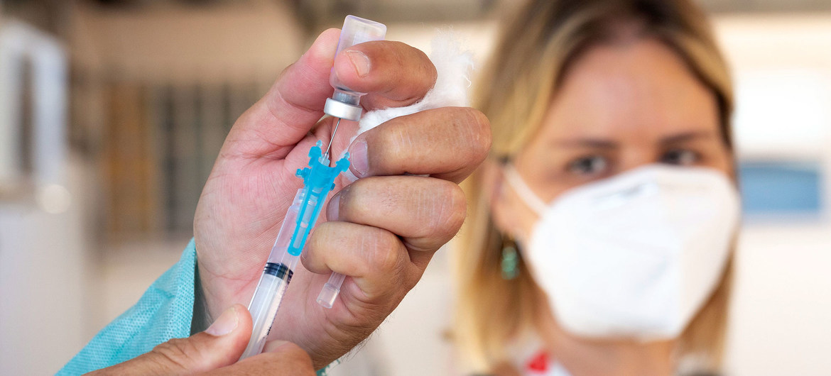 При слабом иммунитете ВОЗ предлагает сделать дополнительную дозу вакцины от коронавируса 