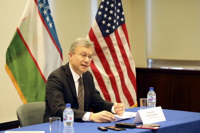 Посол США в Узбекистане Дэниел Розенблюм поздравил народ с праздником на узбекском языке 