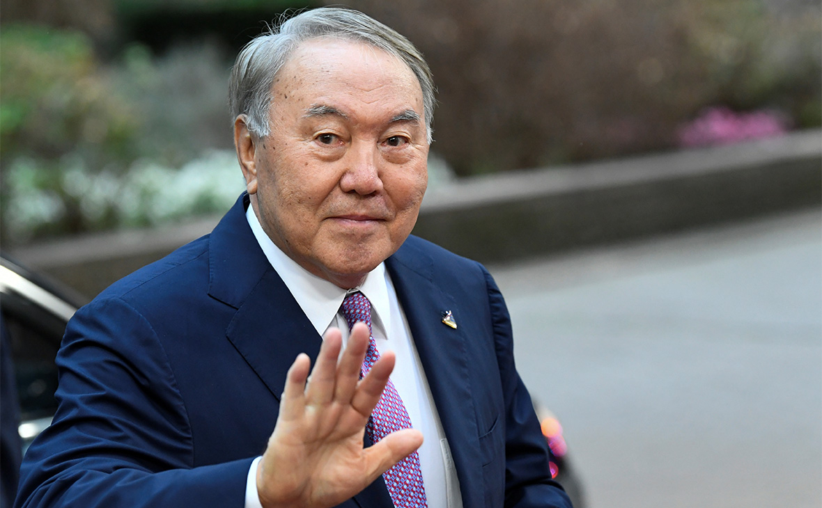 Назарбаев назвал одной из причин ухода с поста президента операцию на позвоночнике