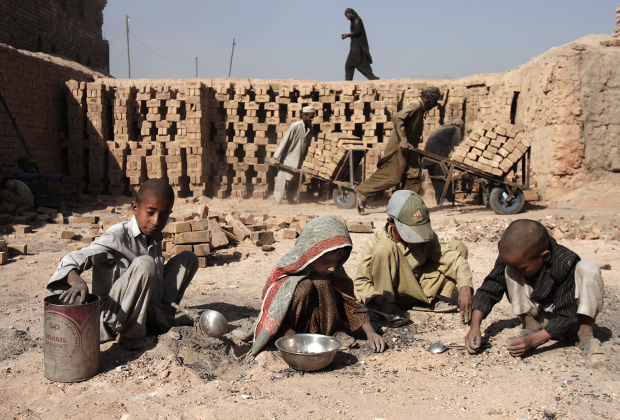 Почти 23 млн афганцев находятся на грани голода: до конца года голодная смерть угрожает 1 млн детей младше 5 лет