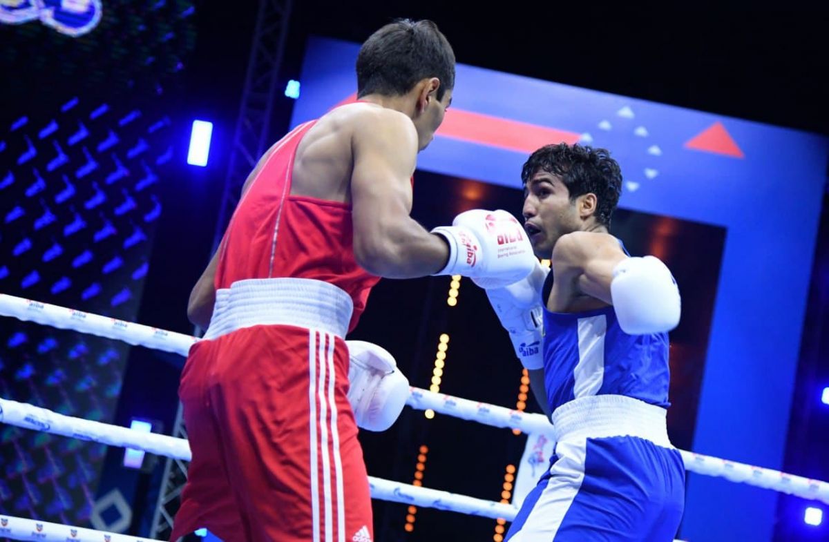 Олимпийский призер Шахрам Гиясов уступил бой боксеру из Казахстана - видео