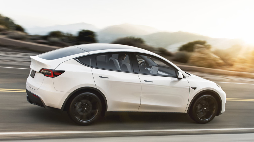 Почему Tesla отзывает тысячи электромобилей? Мы узнали причину