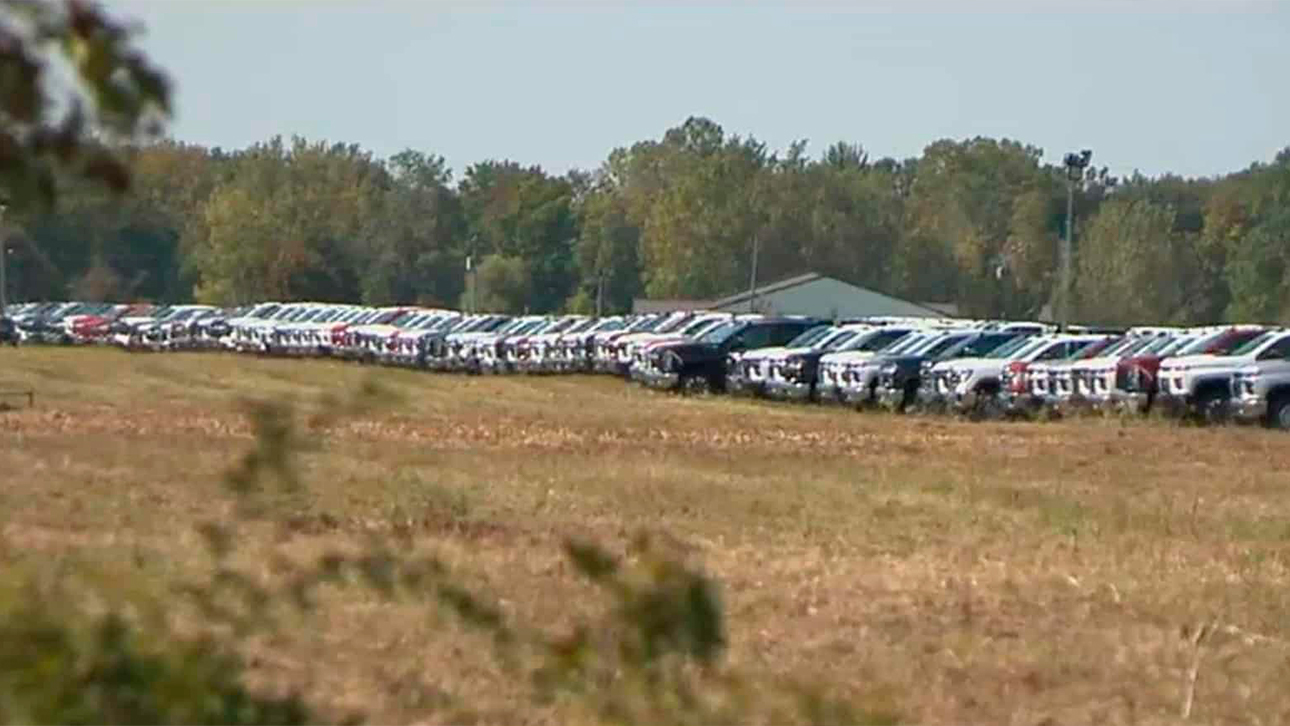 General Motors «пачками» складывает неготовые автомобили на территории бывшего завода по производству микросхем