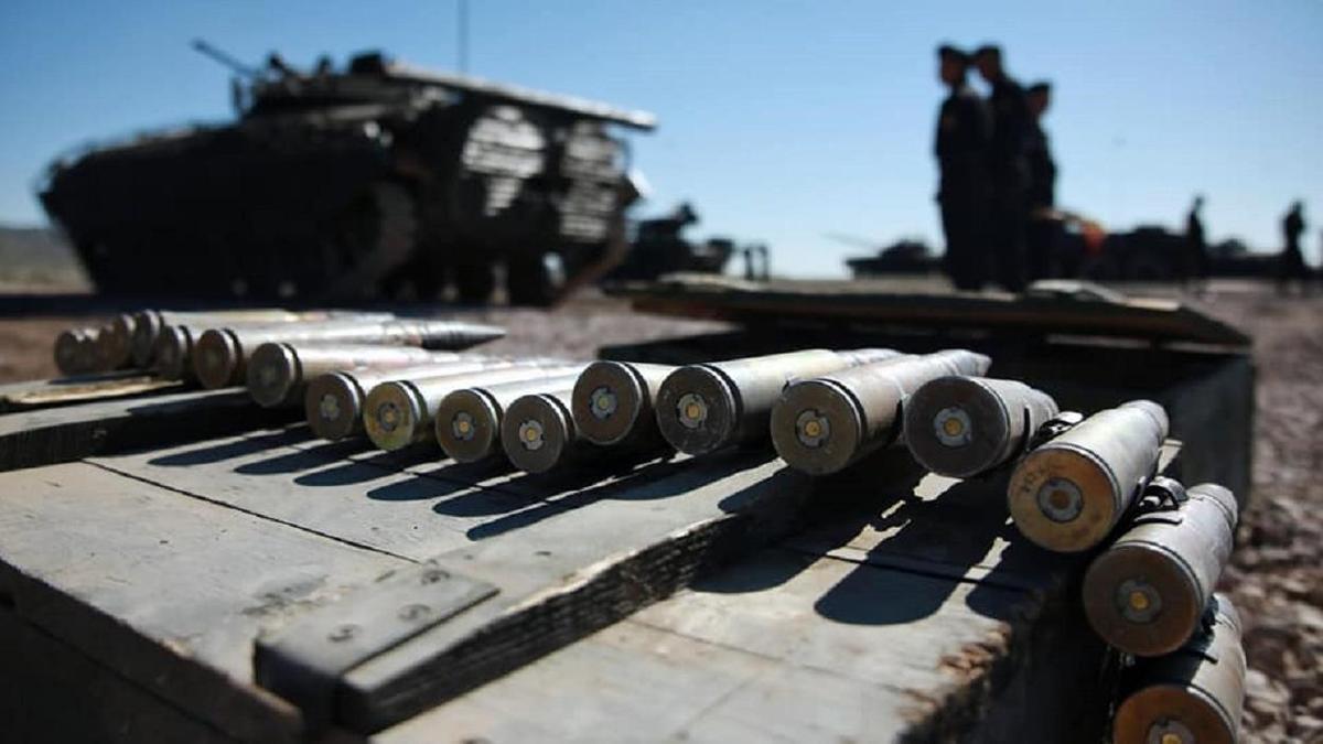 Казахстан безвозмездно пополнит военные склады Кыргызстана и Таджикистана боеприпасами и спецтехникой из-за положения в Афганистане 