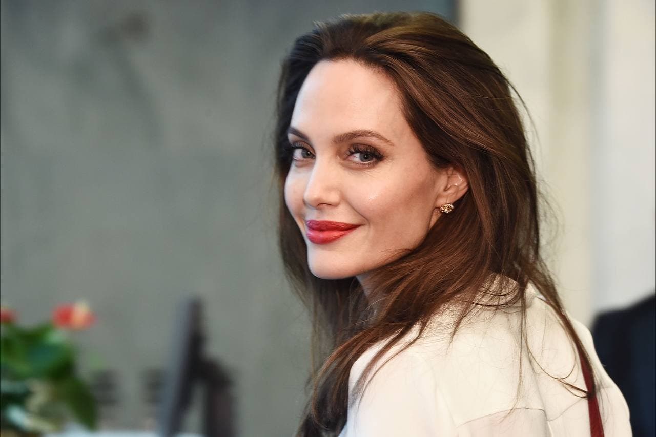 Почему Анджелина Джоли отказывается смотреть фильмы со своим участием?