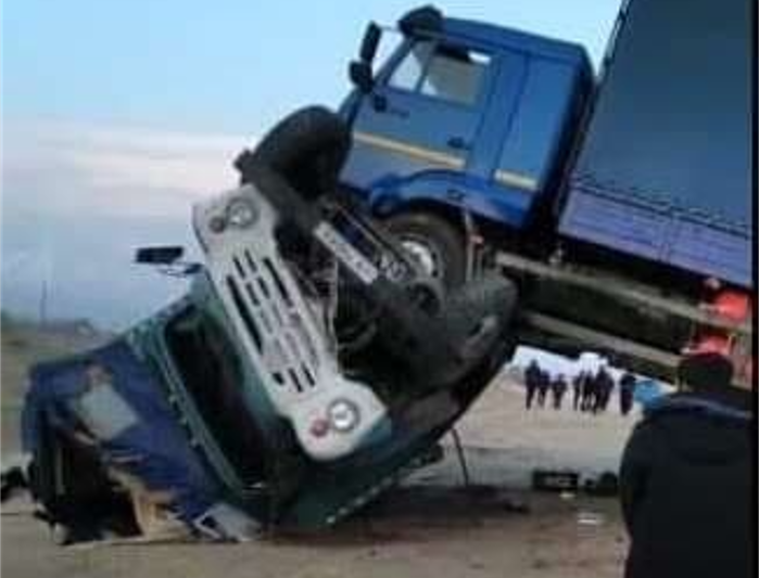 В Самаркандской области грузовой автомобиль «снёс» «ЗИЛ» - видео