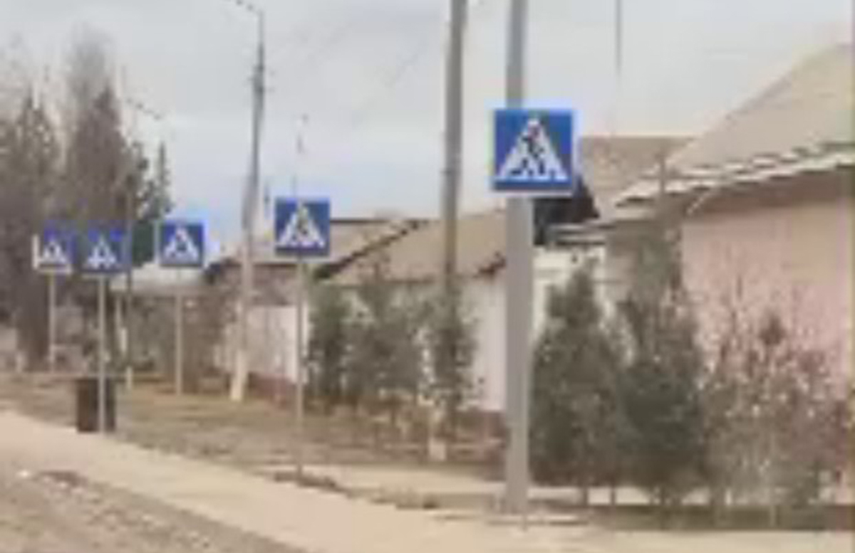 В Ташобласти установили десятки одинаковых знаков на небольшом промежутке дороги  