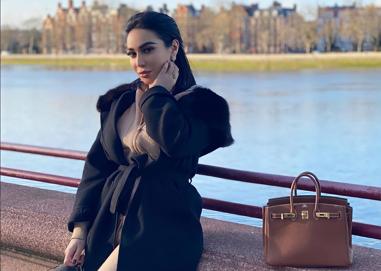 Редакция Repost Lifestyle узнала, сколько стоят сумки в лакшери гардеробе Мунисы Ризаевой