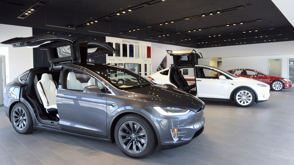 В Европе появился бренд, который «сломал» Tesla по продажам электрокаров: это не BMW или Mercedes